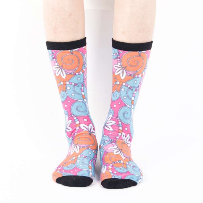 персонализиран 3D печат на цветя екипаж чорапи за жени фабрика, Безплатни чорапи дизайн / макет изтегляне.