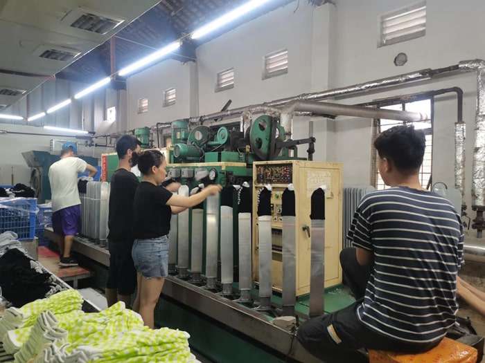 Top China socks manufacturers factory, complete list & guide 6 Ji Xing Feng boarding workshop