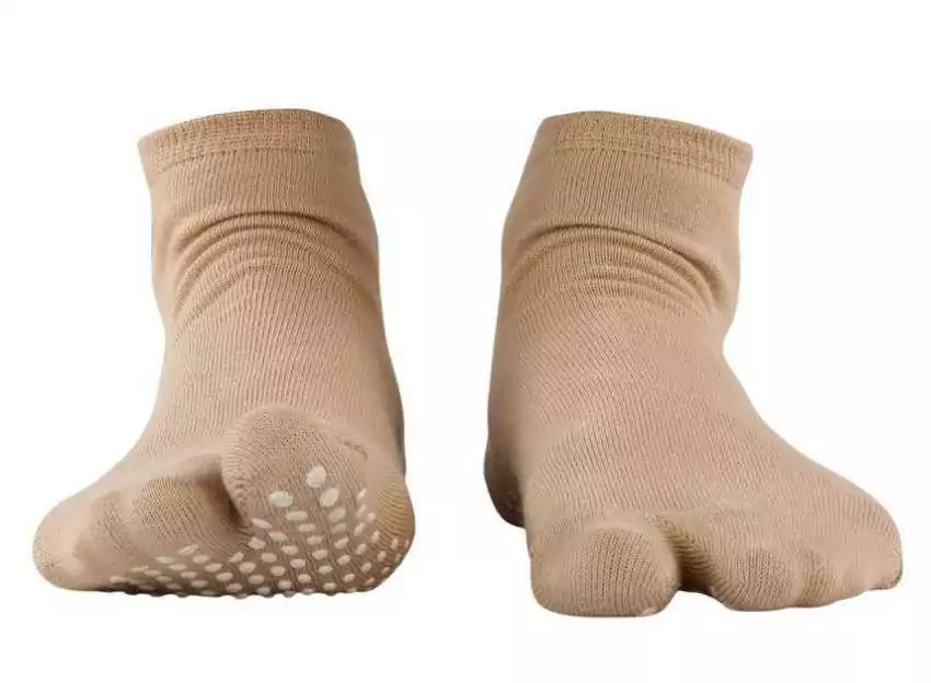 Split toe socks